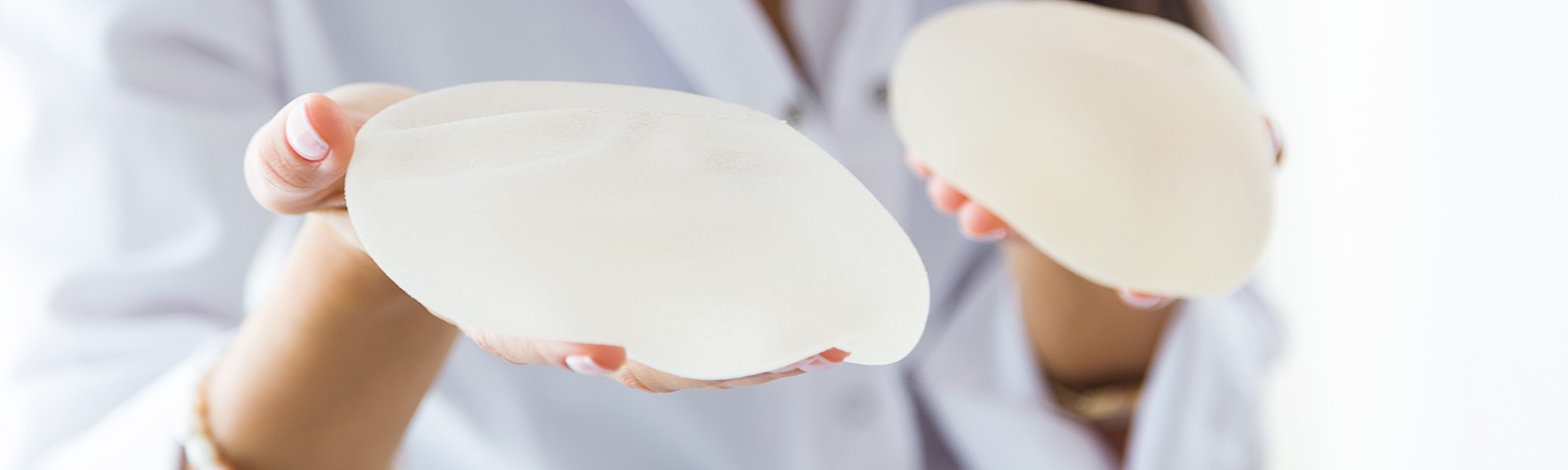 C&acirc;ncer raro associado a implante de silicone tem primeiro caso no Brasil