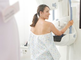 Estudo inédito expõe as diferenças no enfrentamento do câncer de mama no SUS e na rede particular