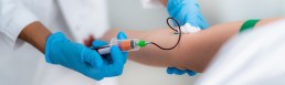 Exame de sangue para diagn&oacute;stico de c&acirc;ncer de mama preocupa sociedades m&eacute;dicas